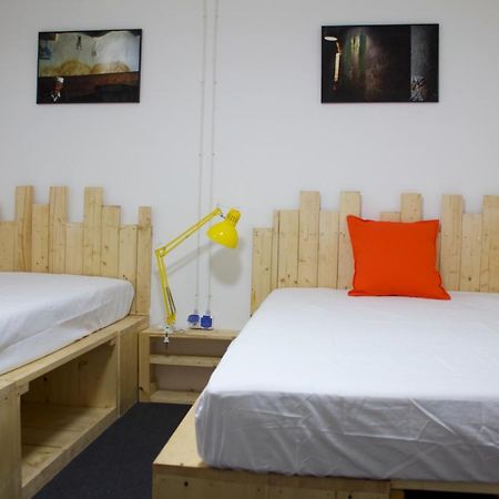 Banat 4 Hostel Бухарест Экстерьер фото