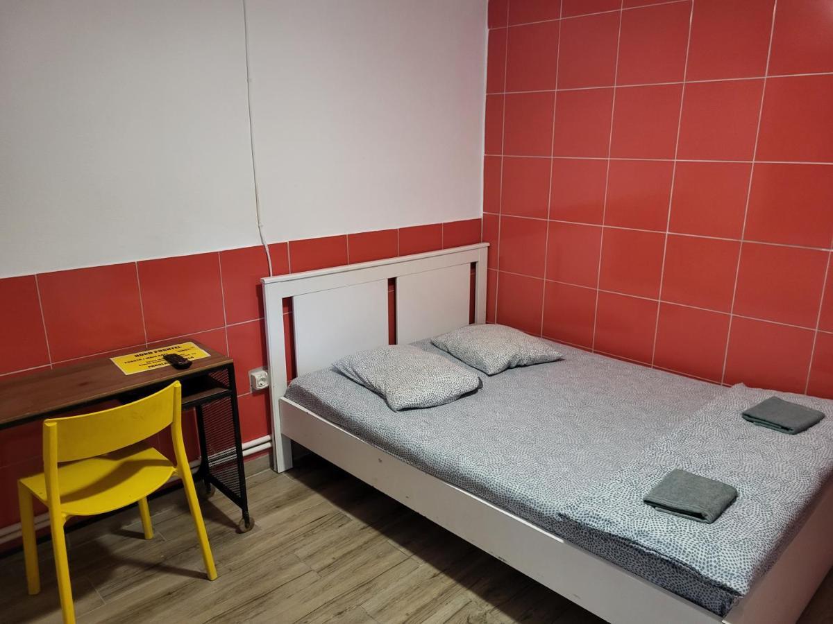 Banat 4 Hostel Бухарест Экстерьер фото