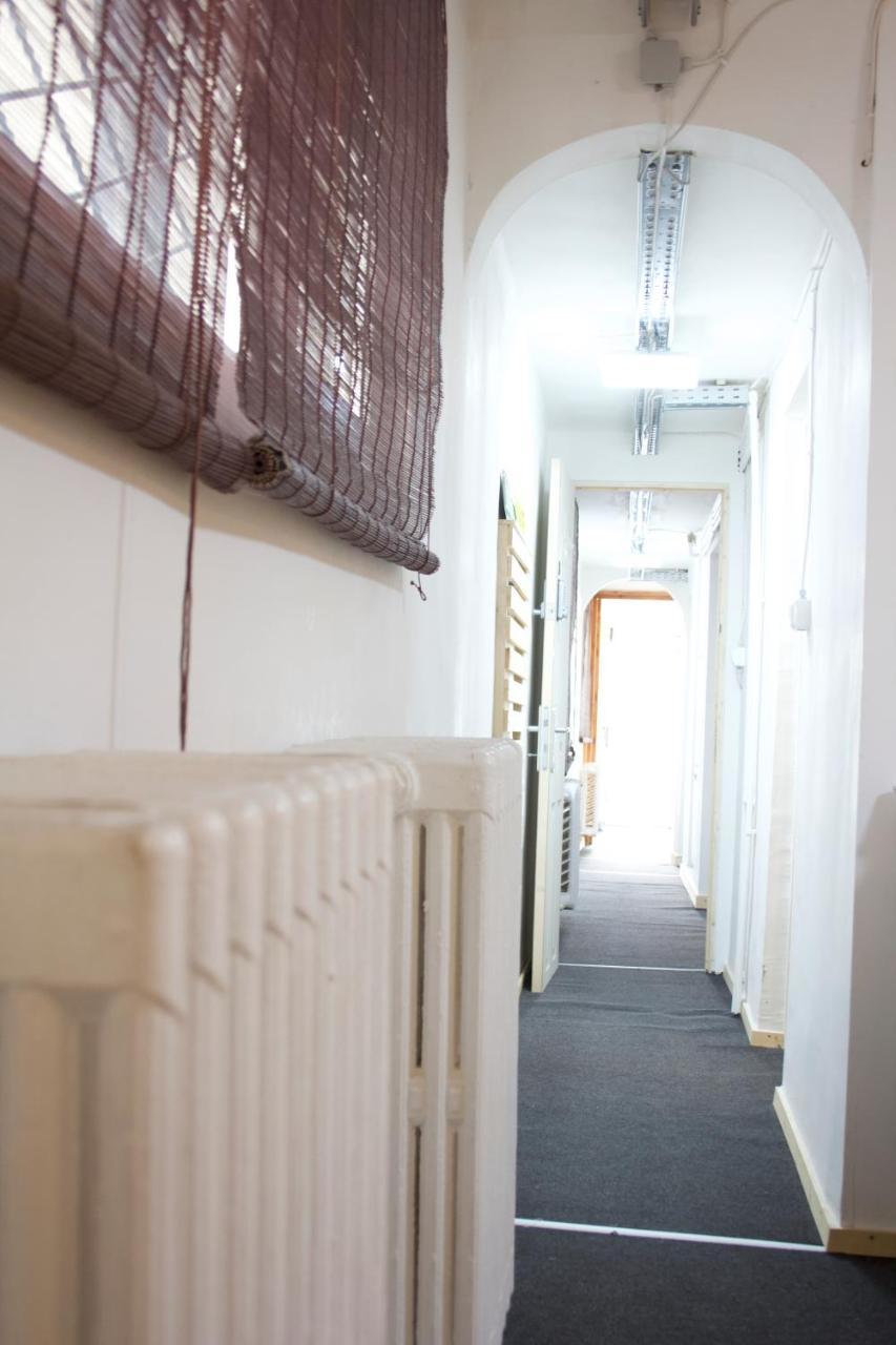 Banat 4 Hostel Бухарест Экстерьер фото