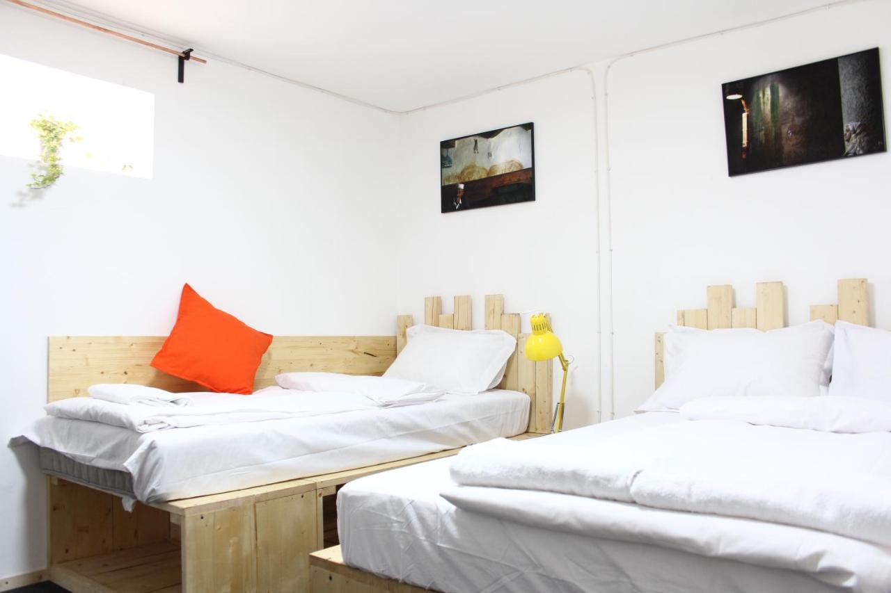 Banat 4 Hostel Бухарест Экстерьер фото